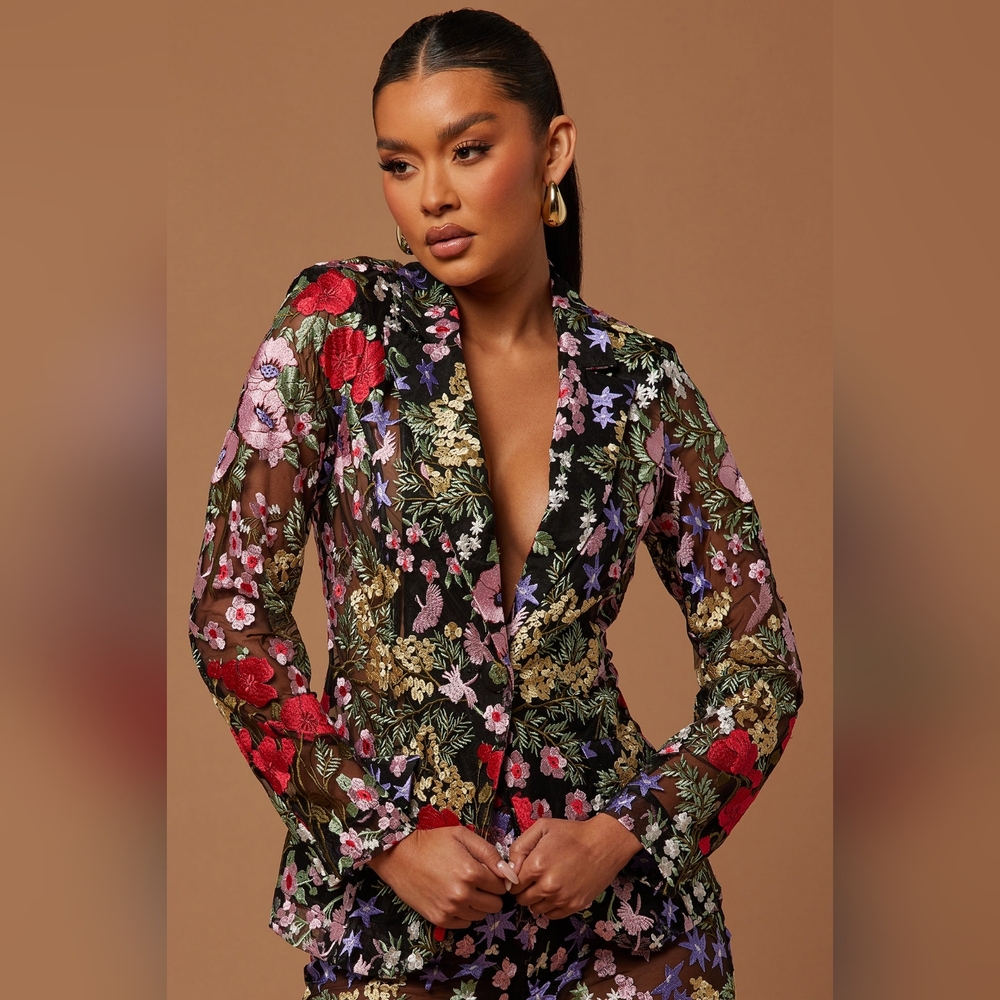 Fashion Nova embroidered lace jackets and pant set - Picture 9 of 9